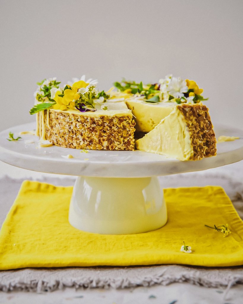 Read more about the article Naturally Sweetened Lemon Raw Cake