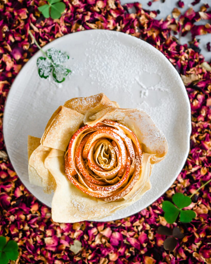 Read more about the article Romantic Rose muffins with apple and almond filling