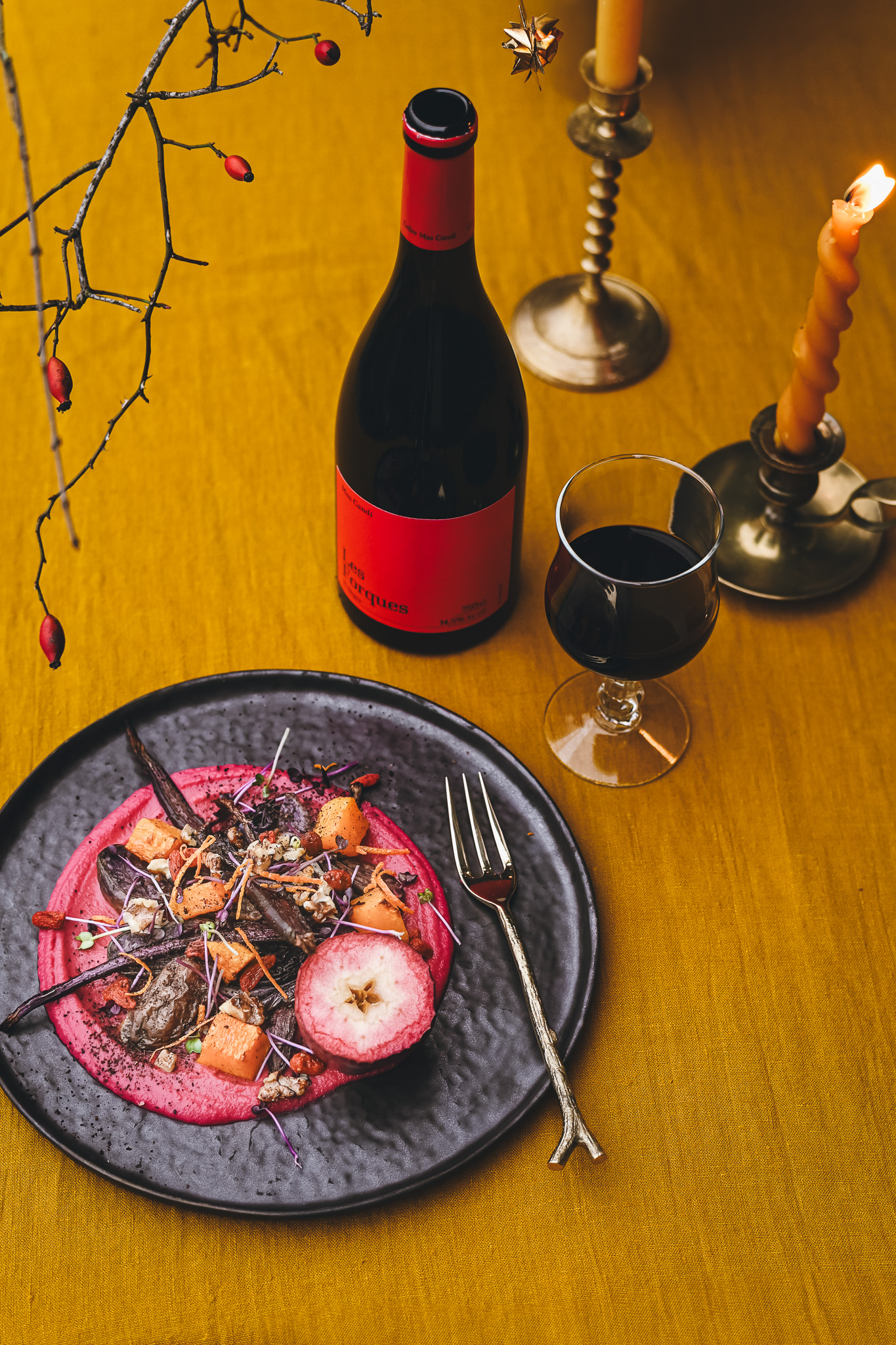 Christmassy table setting with pink cream, grilled veggies and red wine