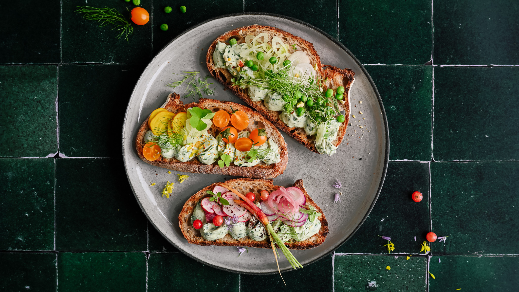Smorebrod toasts with herb cream topped with veggies