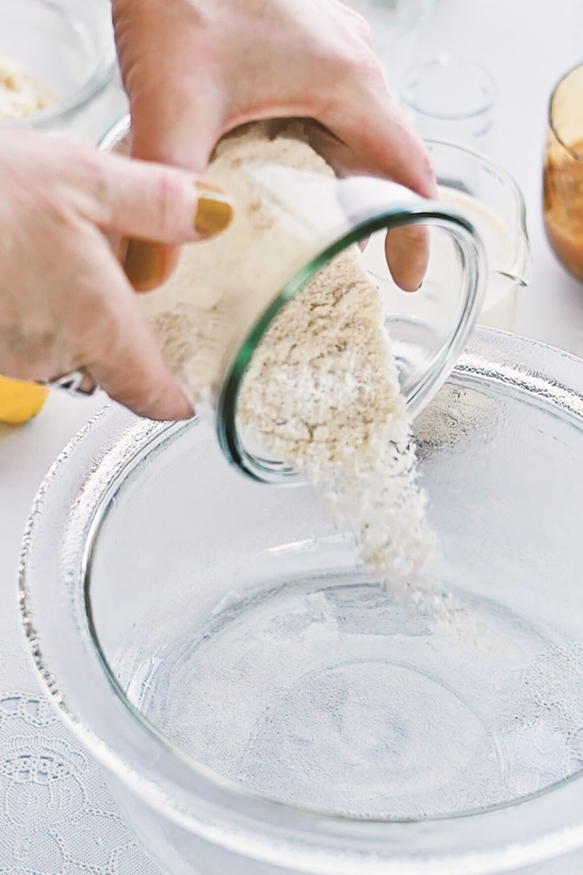 Ribelmais pouring in a glass bowl