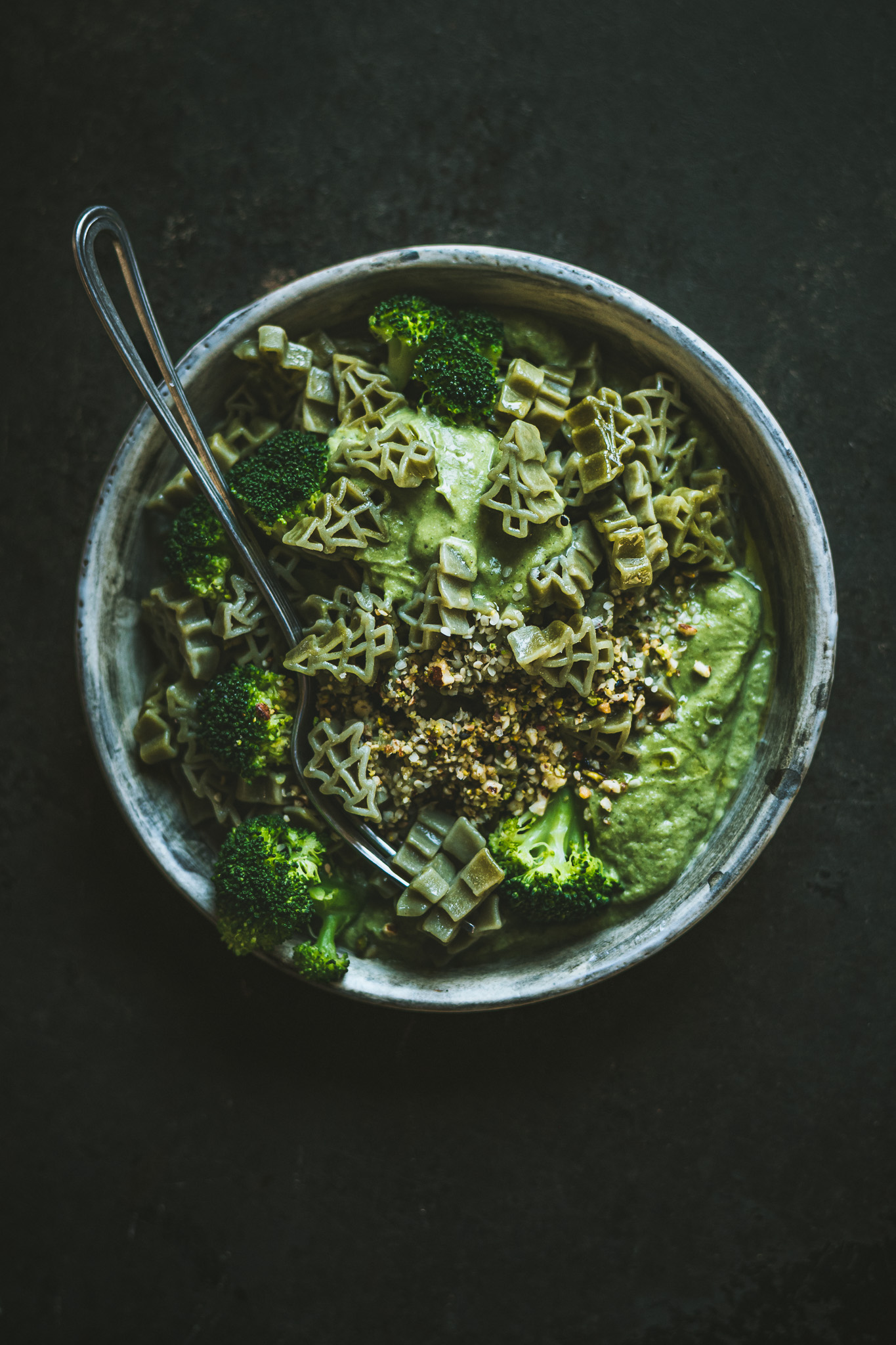 Christmas tree pasta with kale cream, broccoli and crunchy topping