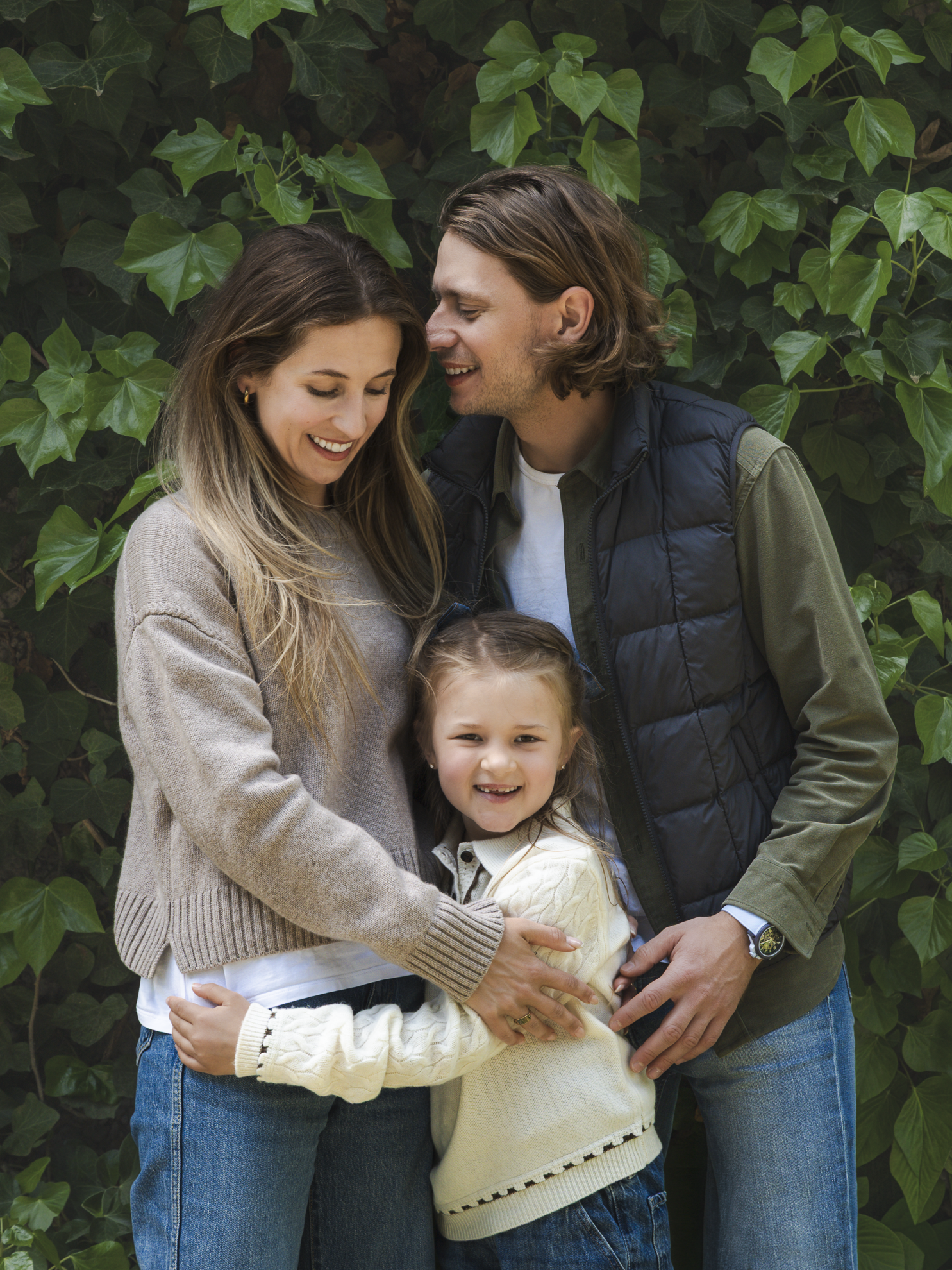 Cosy Family, Anna, Sky and Dario