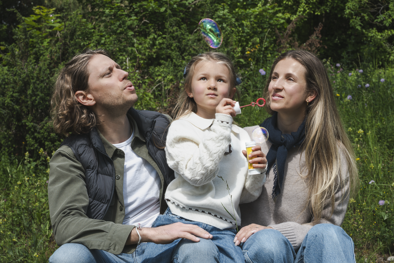 Family with bubbles, Dario, Sky and Anna