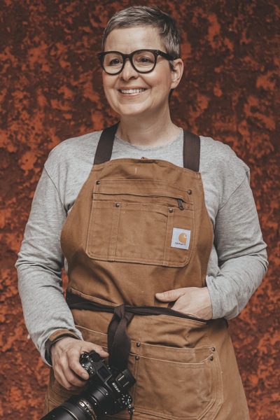 Heike Mueller with Carrhart apron and Nikon Z6